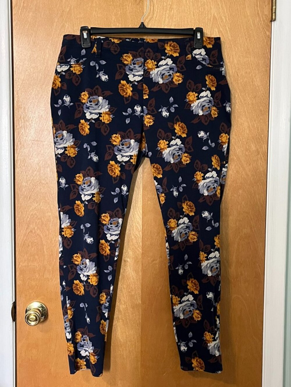 Faded Glory Navy Blue and Autumnal Flower Jeggings Size XL (16–18)